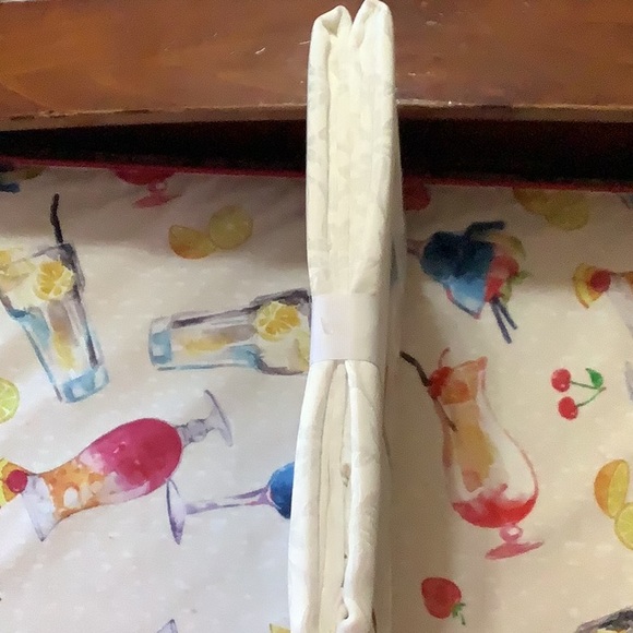 Lenox Leaf Jacquard Tablecloth. - Picture 4 of 9